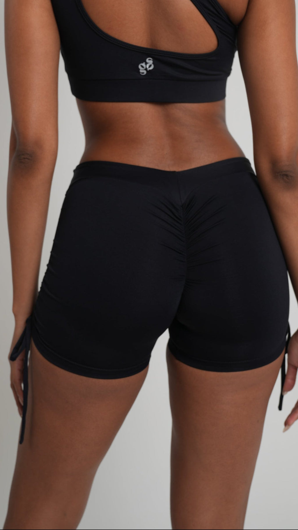 Brisa Scrunch "V" Shorts Black