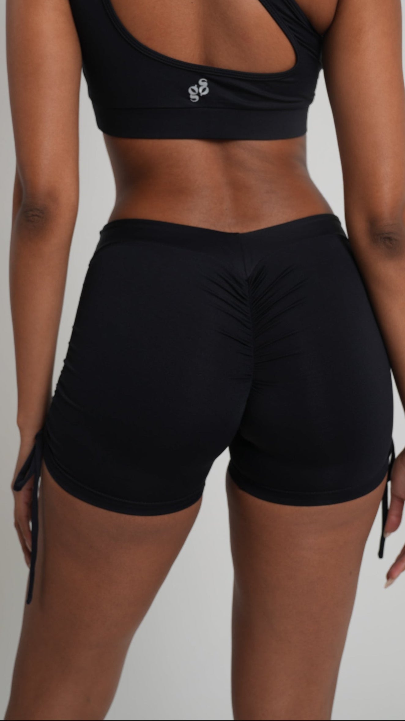 Brisa Scrunch "V" Shorts Black