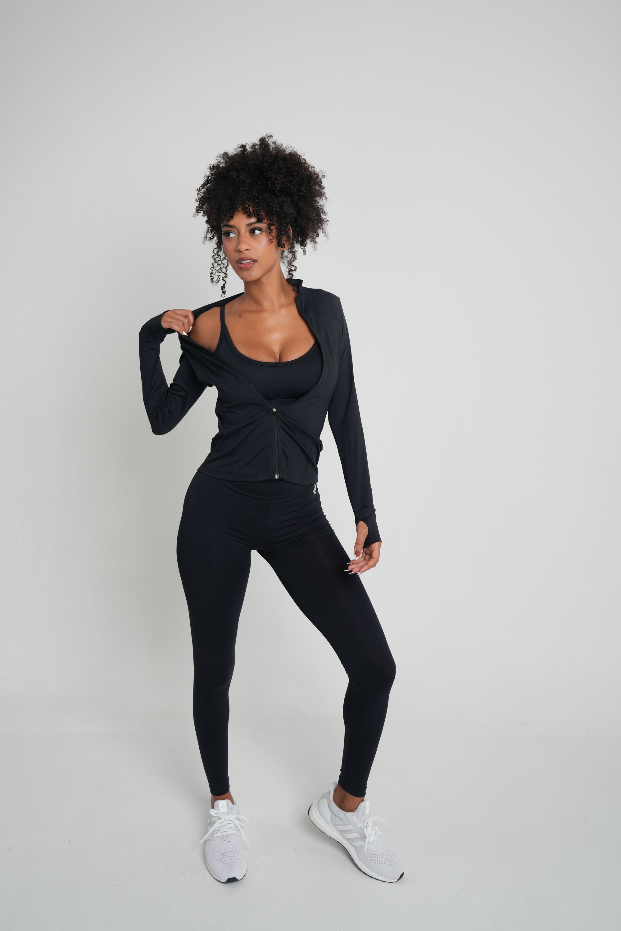 BRISA Mid Waist “V” Scrunch Butt Leggings Black