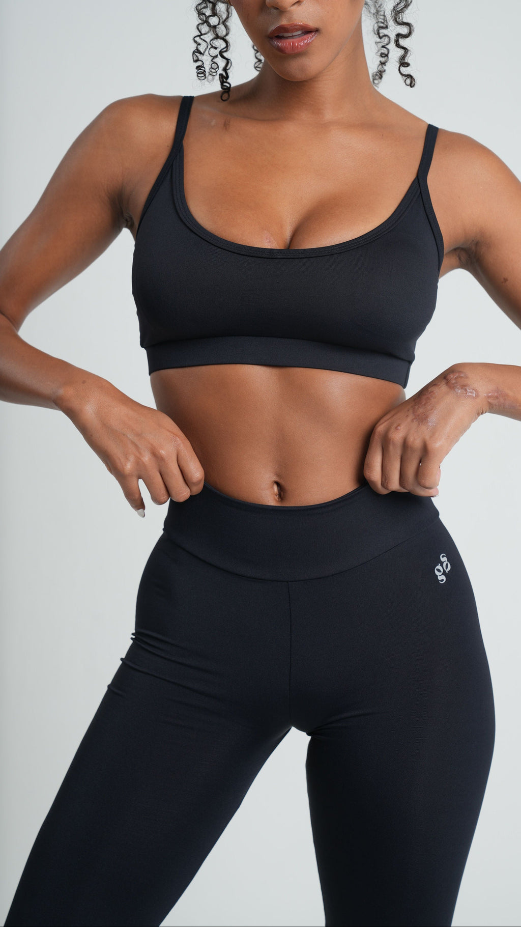 BRISA Mid Waist “V” Scrunch Butt Leggings Black