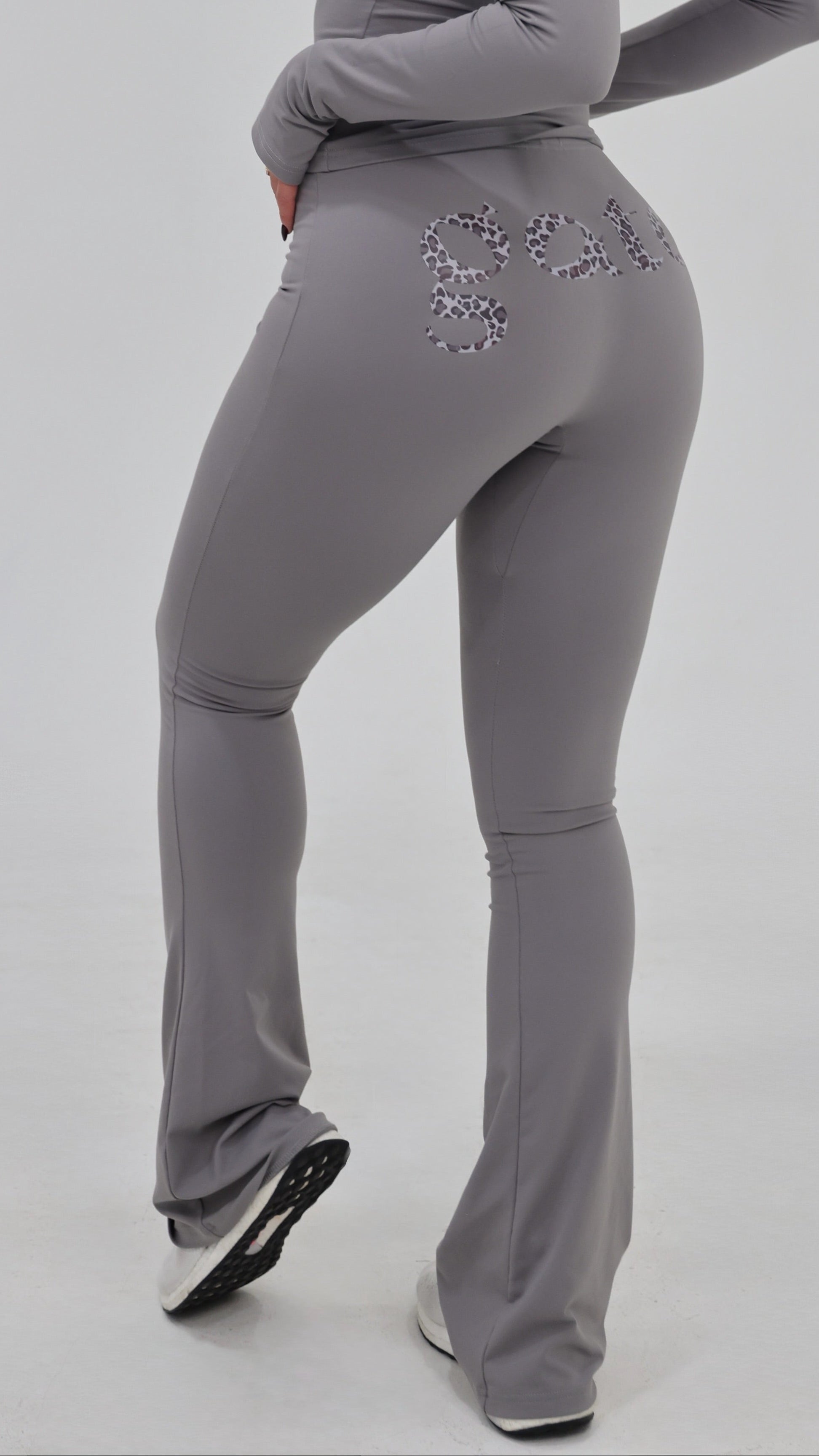 Gata Leopard Gray Bell-Bottom Pants